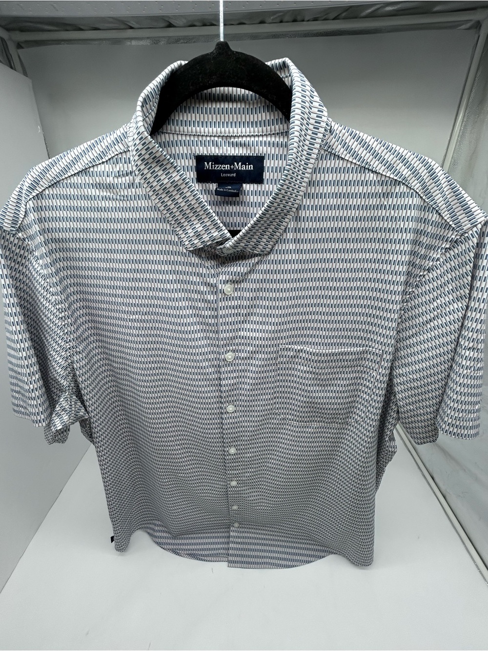 Mizzen+Main Blue & White Short-Sleeve Patterned Button-Down Shirt
